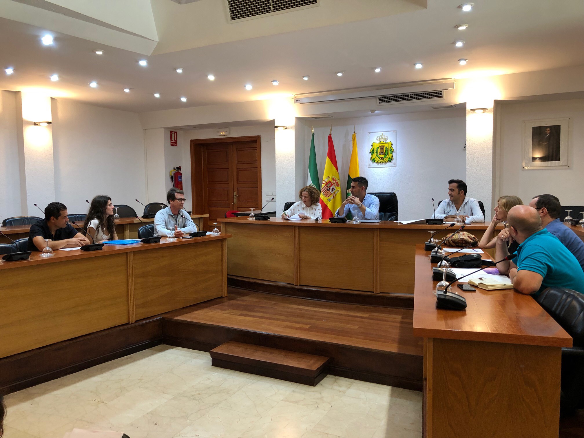 García se reúne con empresarios del sector turístico de Los Barrios